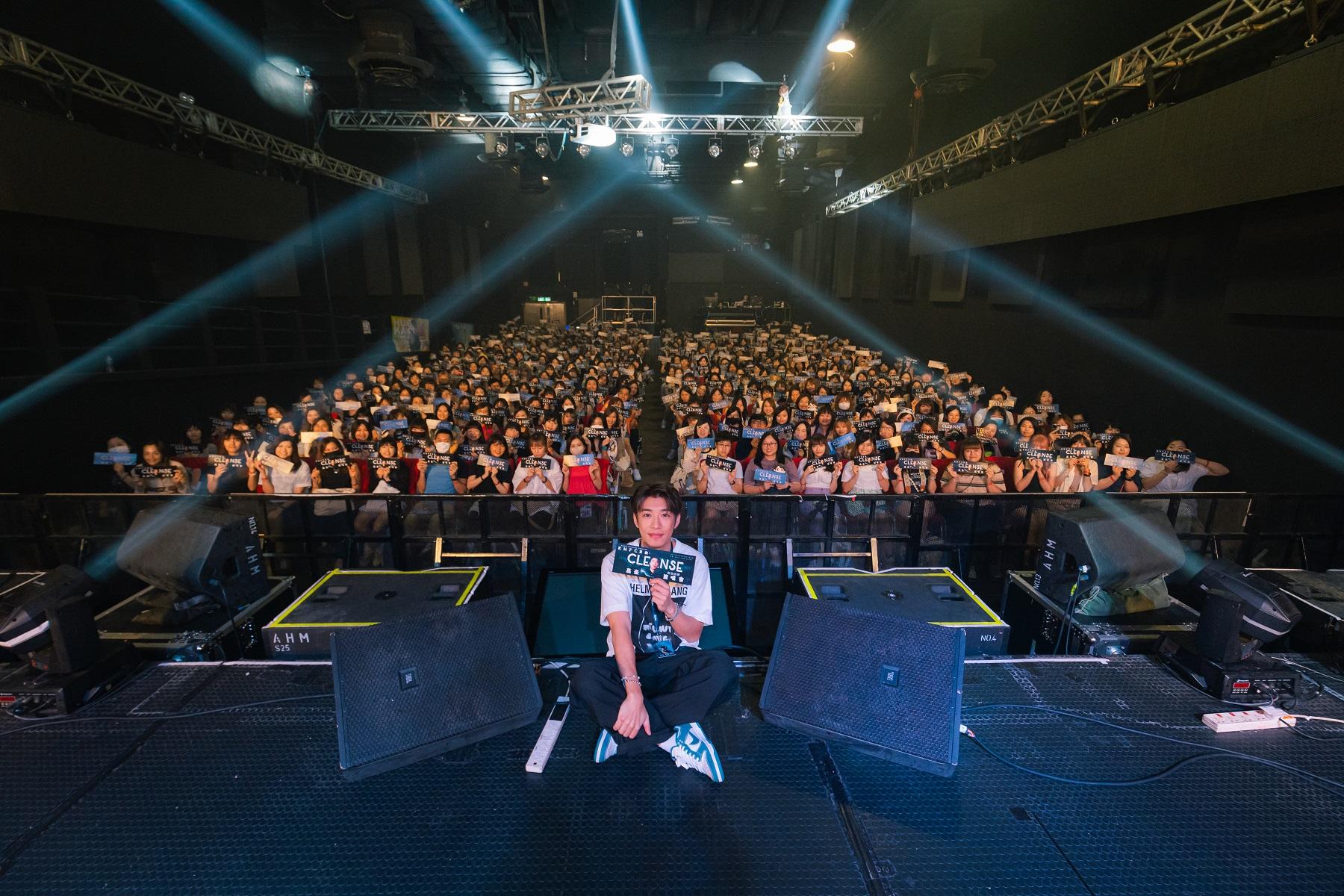 洪嘉豪與所有到場院友大合照(由KHFC提供)