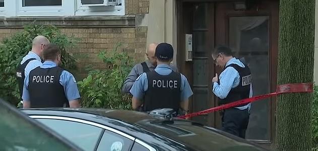 警員到死者住家調查。(互聯網)