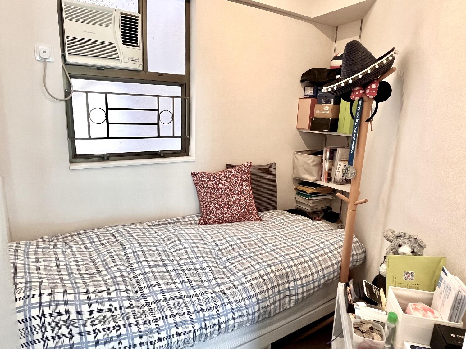 儲物室面積算闊落,可改為工人房。