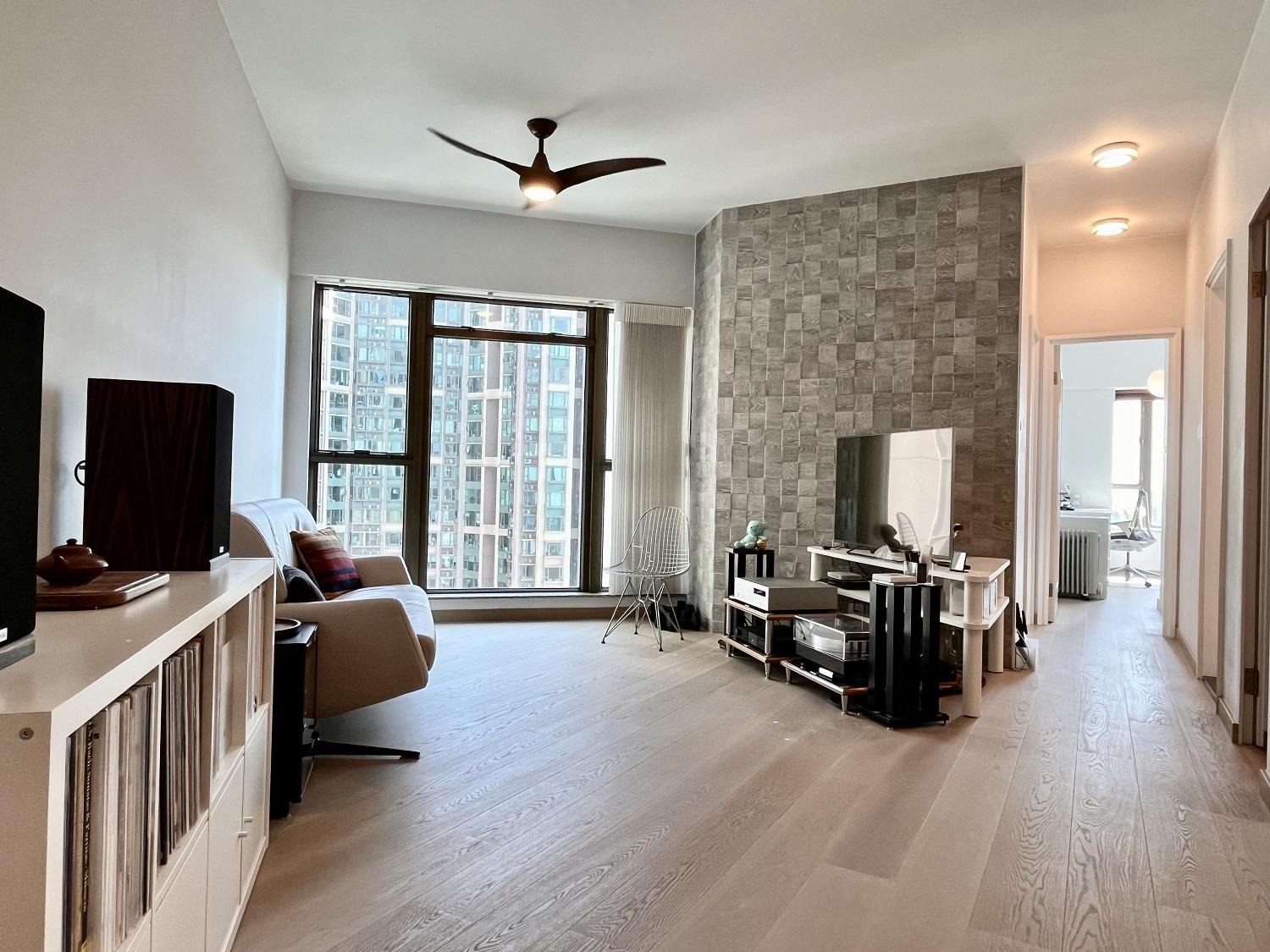 單位裝修新淨,用色簡約,予人平和舒服的感覺。