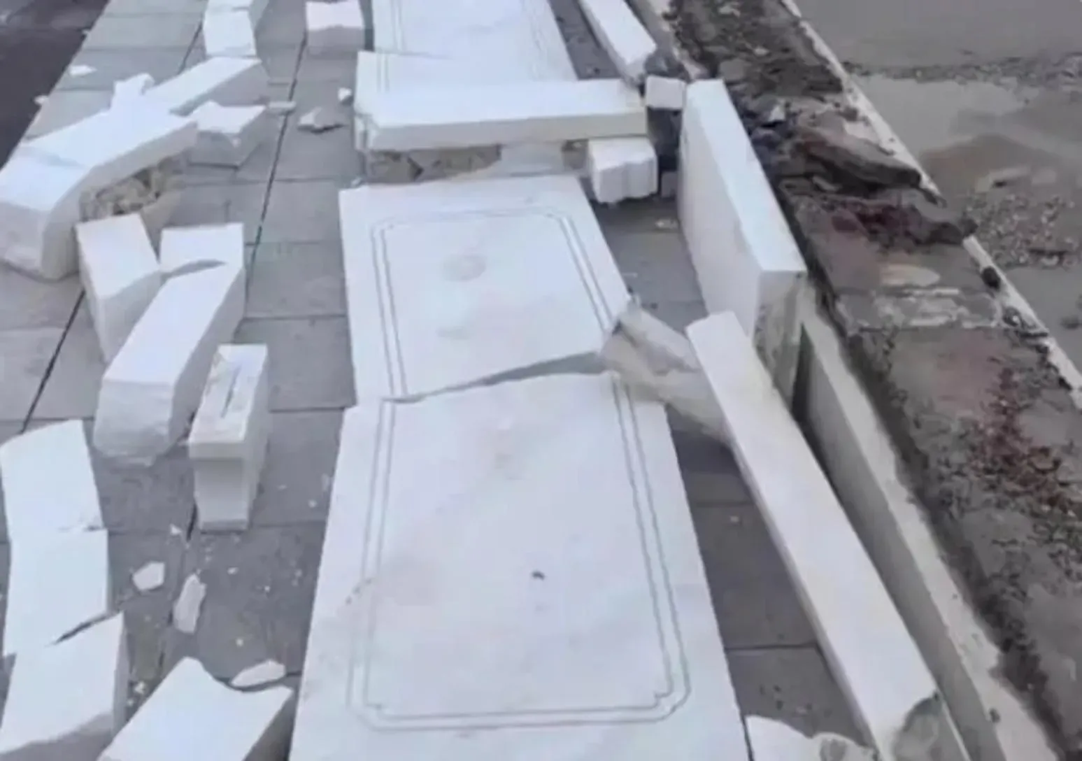 據悉該護欄做工精美由花崗岩打造而成。(圖/翻攝微博)