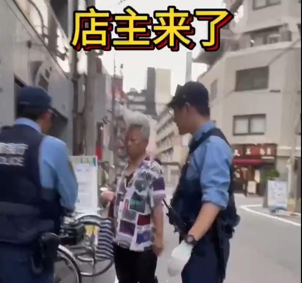 店主的飛機頭獲網民大讚。(影片截圖)