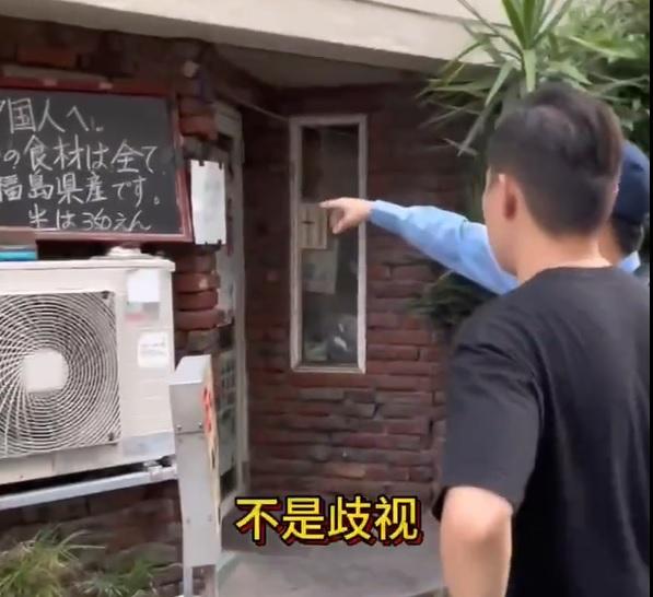 警察向直播主解釋。(影片截圖)