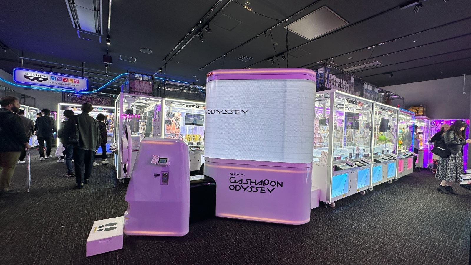 遊戲中心「namco TOKYO」有大量的夾扭蛋機、公仔機、VR遊戲及不時轉換主題的期間限定動漫周邊商店。(圖片:日本見)