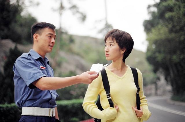 沈碧瑤與駱天佑在消防訓練學校中相遇更結成好友,畢業後他們被分配至同一消防局緊密合作,一同克服一個又一個的難關,最後二人關係更由好友昇華成情侶。(網上圖片)