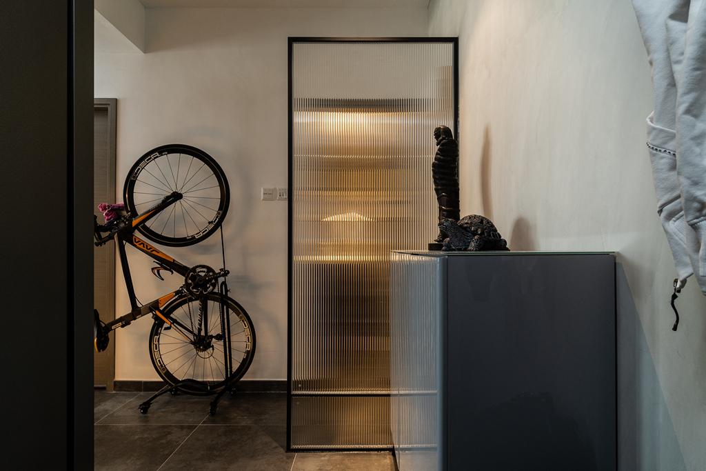 玄關位加裝長虹玻璃作屏風