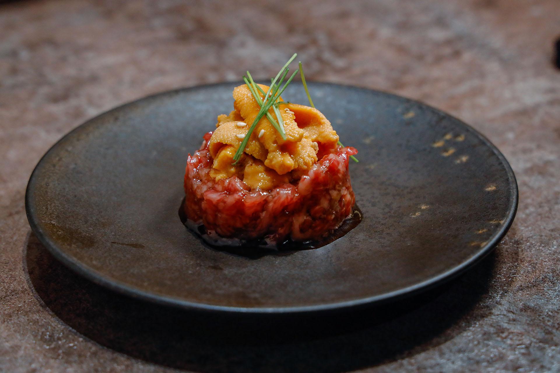 生牛肉配海膽魚子醬