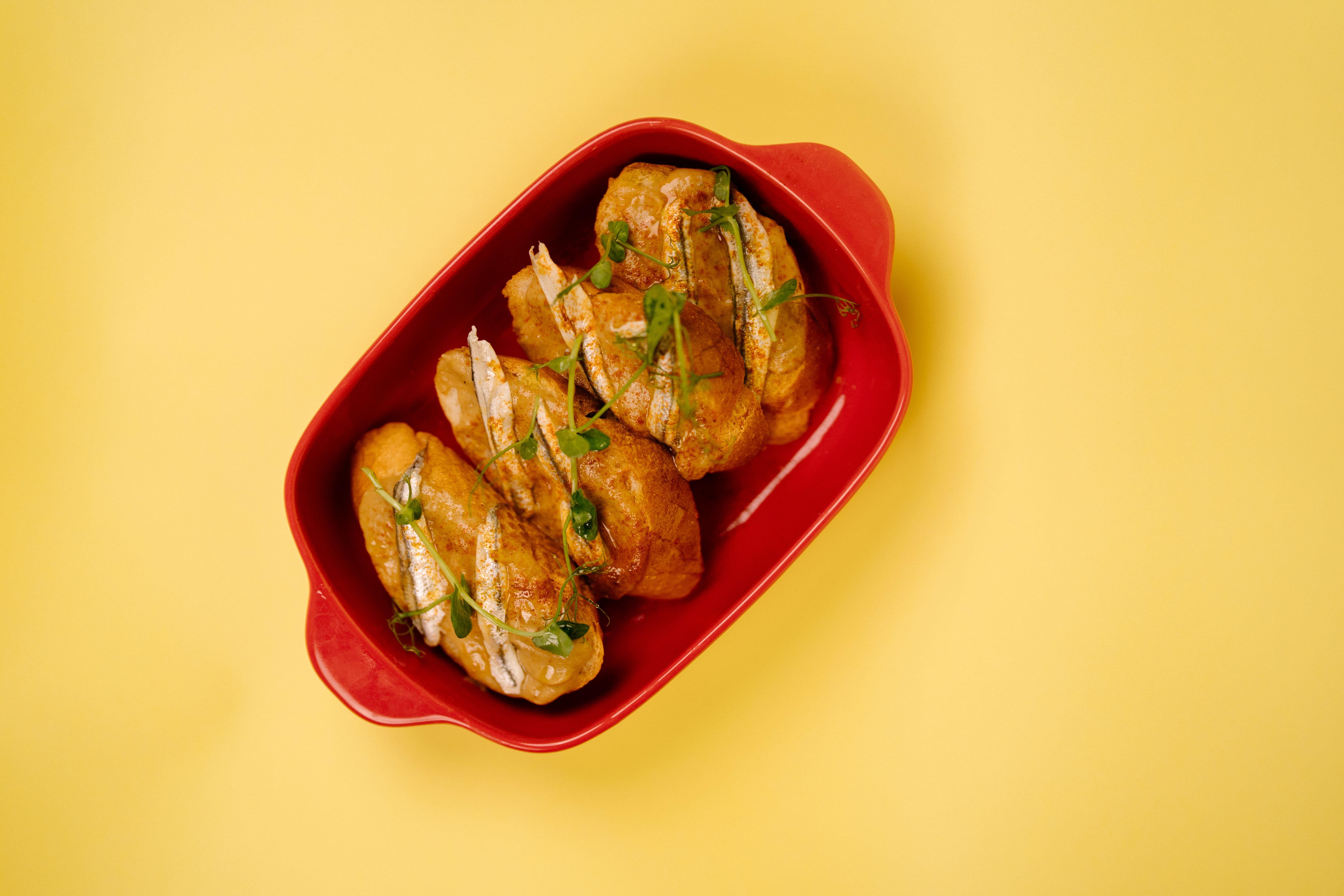 白鯷魚茄子蓉多士