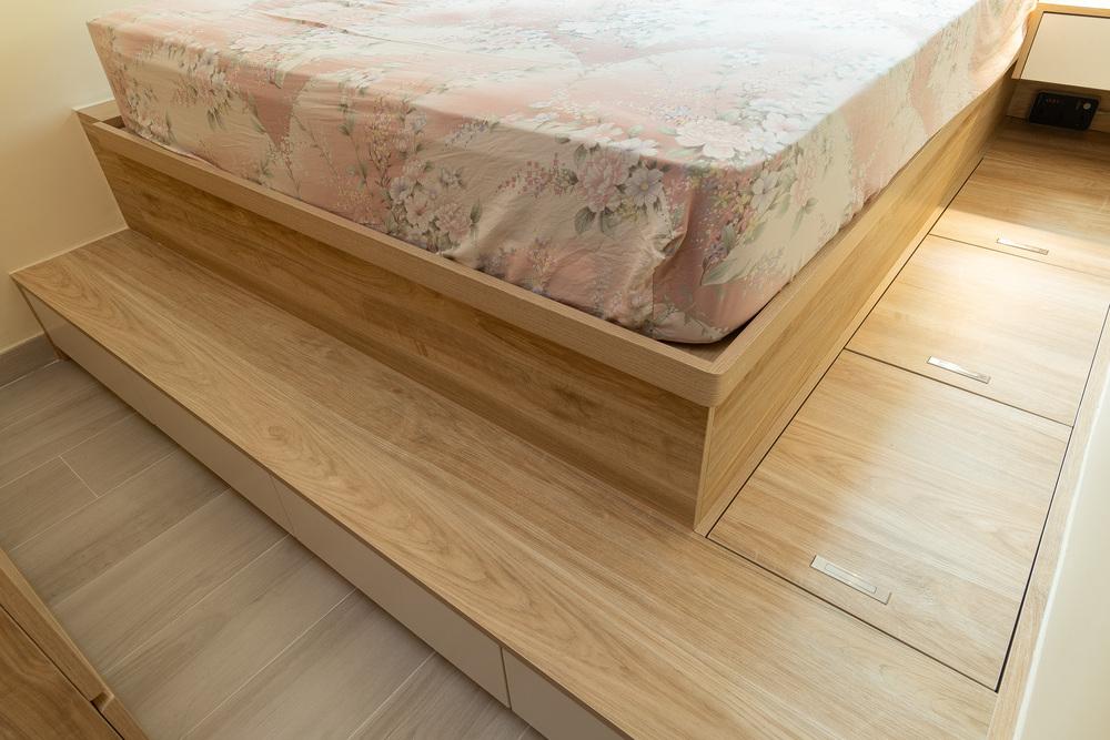 睡房造了地台床