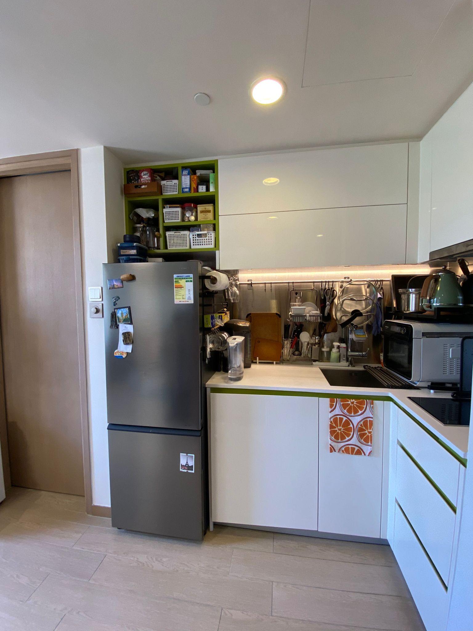 開放式廚房配套齊備,下廚空間算充足。