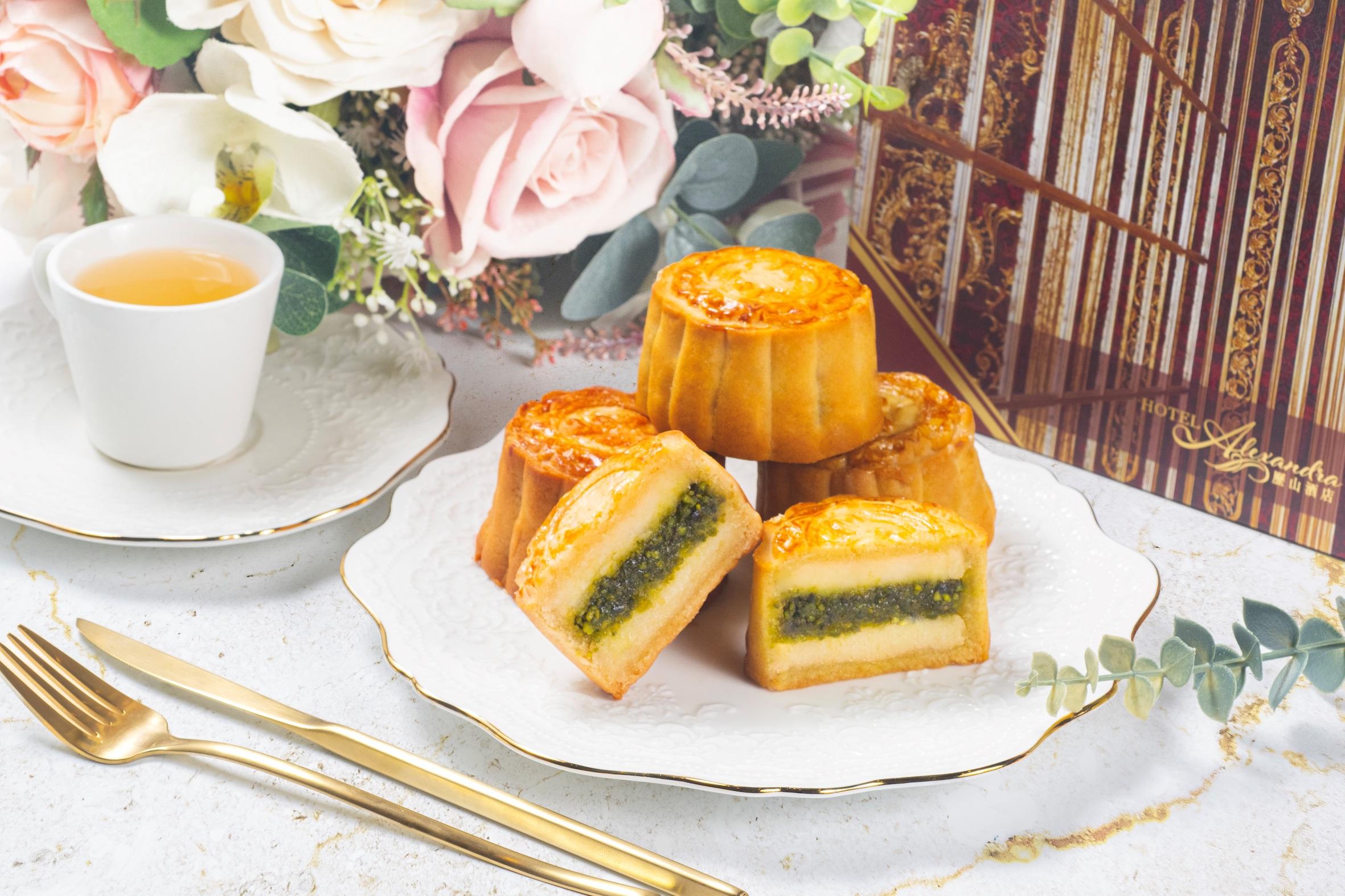 翡翠 · 白玉_法式芝士開心果流心月餅