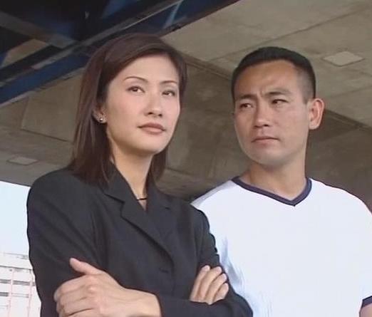 聶寶言雖與經常因公事合作的警察曾家原(林保怡 飾)互相傾慕,但礙於其時他身邊已有女朋友蔡小棠(李珊珊 飾),聶寶言只能理智地將愛意隱藏。(網上圖片)