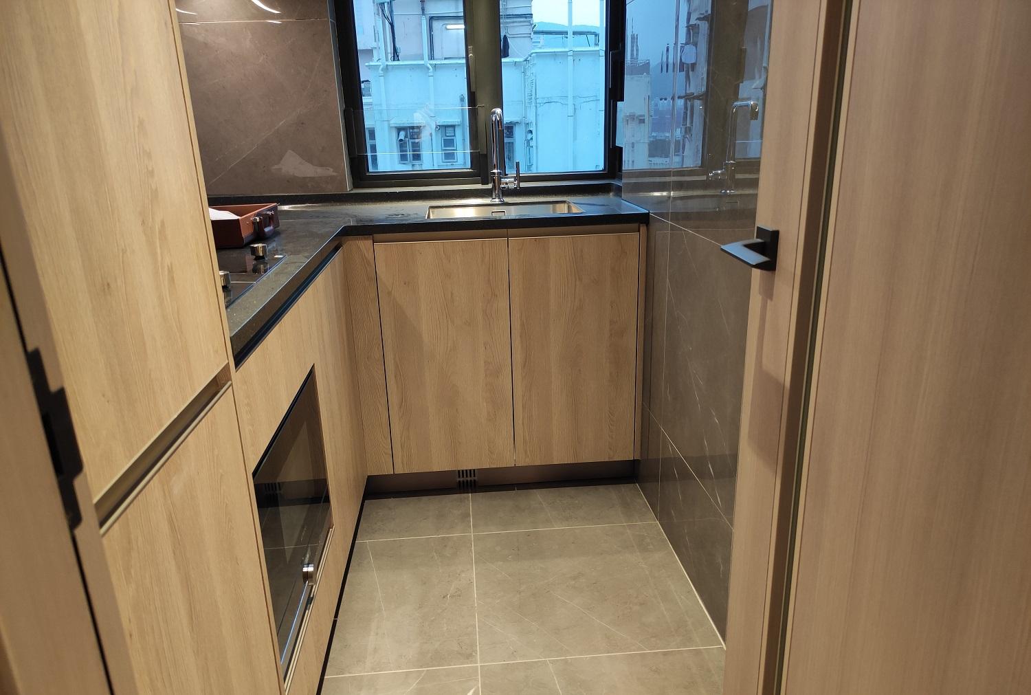 廚房為全新發展商裝修和配套,用料質素不俗。