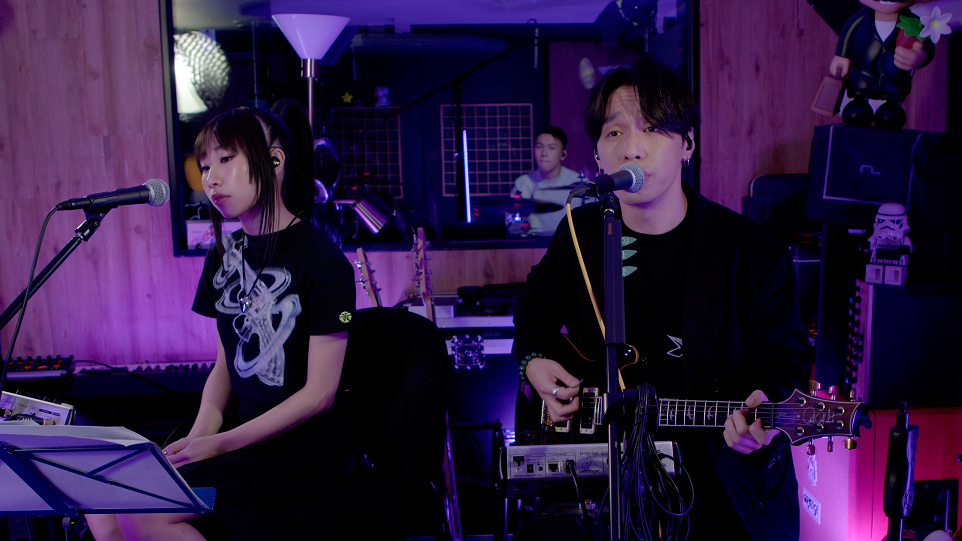 麗英聯乘Pandora樂隊為《谷 LIVE》演出。