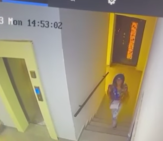 Leontyeva步入電梯。(互聯網)