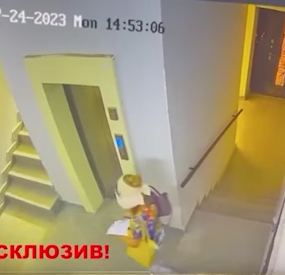 Leontyeva步入電梯。(互聯網)