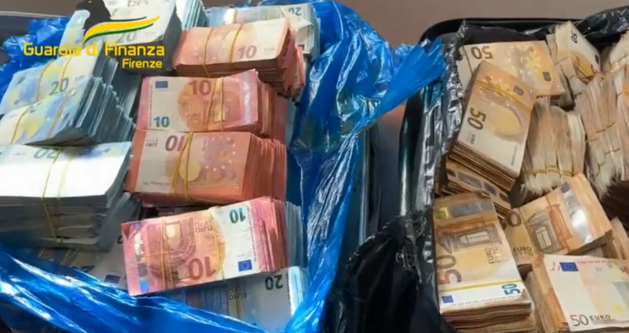 意大利偷運現金
