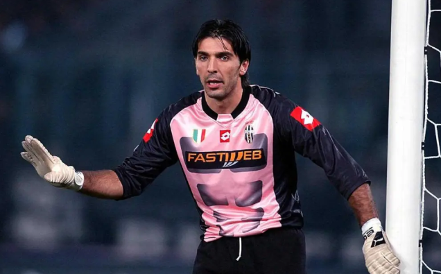 保方這件腹肌門將球衣非常經典。(網上圖片)