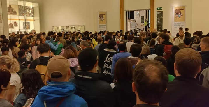 案發時大英博物館內參觀者須疏散。(互聯網)