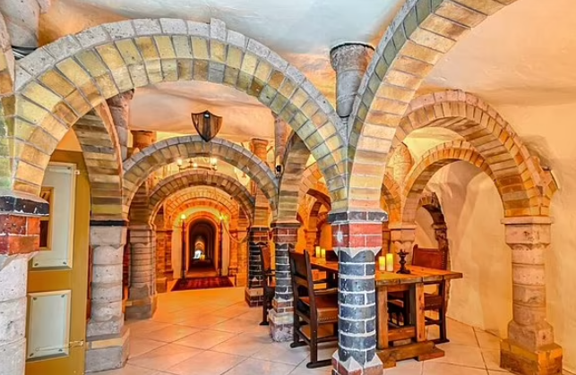 1. 什羅普郡Bridgnorth 兩房排屋,叫價29.5萬鎊(約293萬港元)。