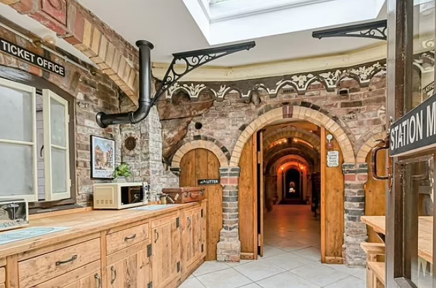 1. 什羅普郡Bridgnorth 兩房排屋,叫價29.5萬鎊(約293萬港元)。