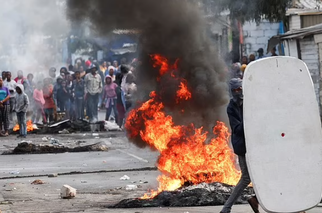 案發時開普敦正爆發示威騷亂。(路透社)