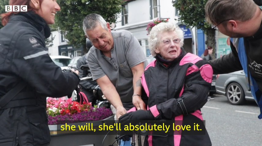 83歲婆婆生日願望「坐電單車」獲車友會相助 與末期病女兒一起圓夢