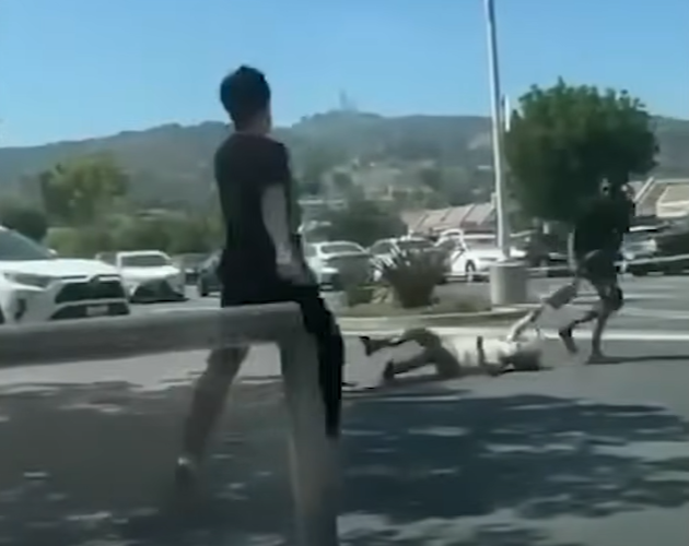 洛杉磯|遇劫老婦慘被拖行。(互聯網)