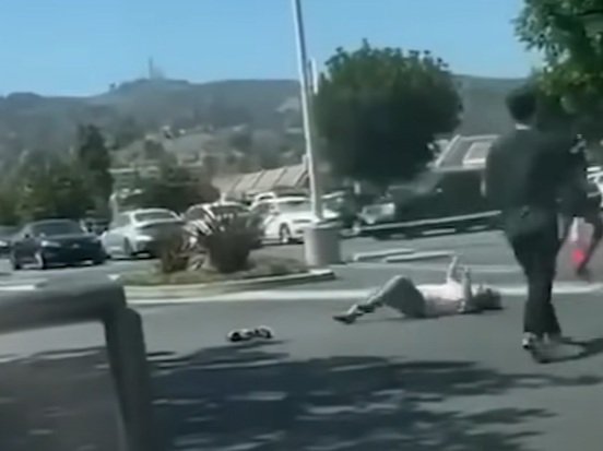 洛杉磯|遇劫老婦慘被拖行。(互聯網)