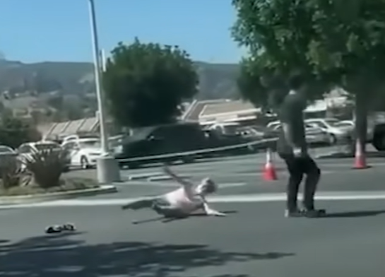 洛杉磯|遇劫老婦慘被拖行。(互聯網)