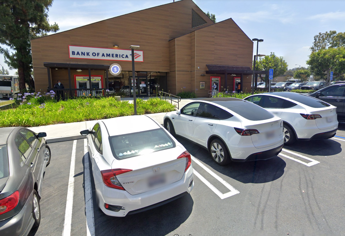 案發在哈仙達岡新天地廣場(Hacienda Center)的美國銀行外。(互聯網)