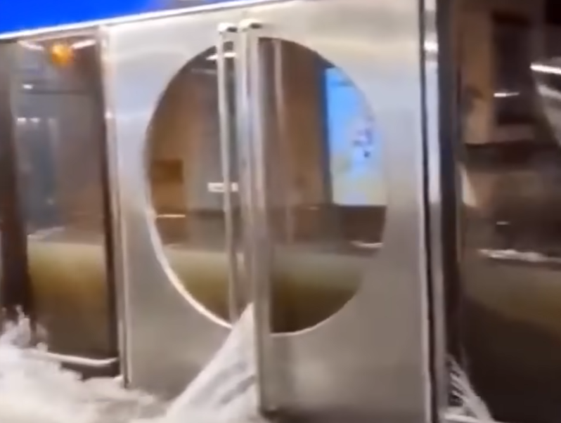 德國現「怪獸級」暴雨風,法蘭克福機場及地鐵均水浸。(互聯網)