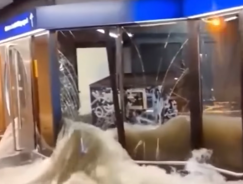 德國現「怪獸級」暴雨風,法蘭克福機場及地鐵均水浸。(互聯網)