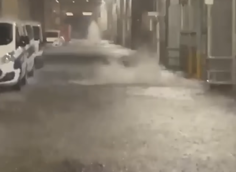 德國現「怪獸級」暴雨風,法蘭克福機場及地鐵均水浸。(互聯網)