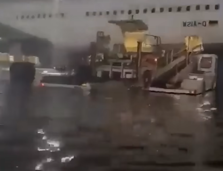 德國現「怪獸級」暴雨風,法蘭克福機場及地鐵均水浸。(互聯網)