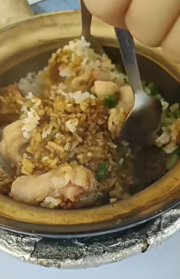 廣東話|老闆夫婦說得一口流利廣東話,煲仔飯看來也很對辦。(馬來堂叔FB)