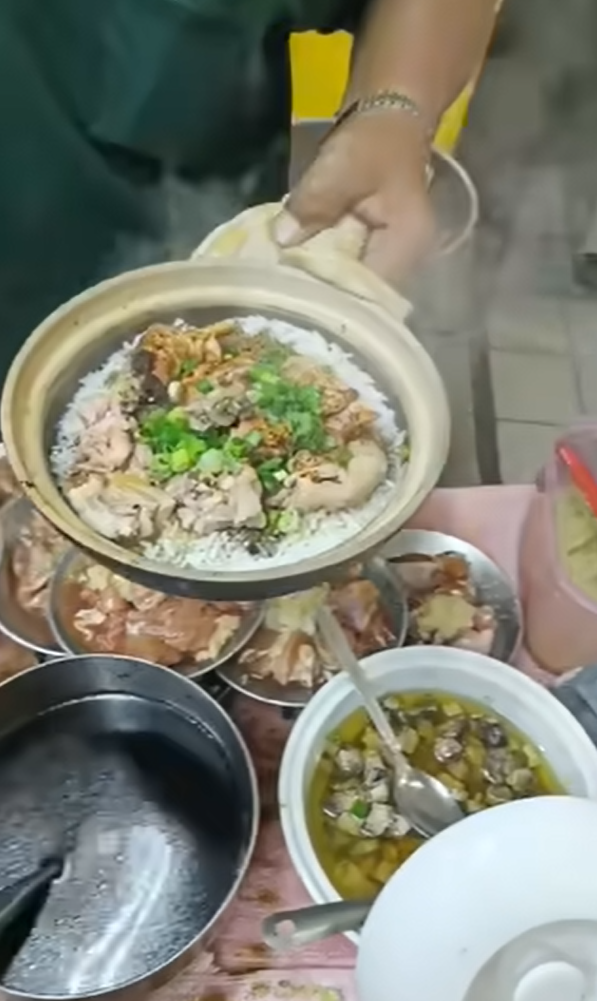 廣東話|老闆夫婦說得一口流利廣東話,煲仔飯看來也很對辦。(馬來堂叔FB)