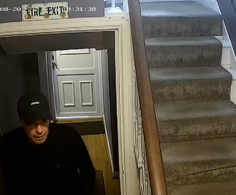 帶著「戰利品」離開。(互聯網)