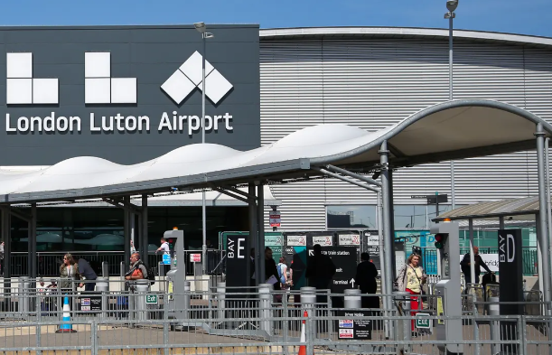 15 倫敦盧頓機場 (London Luton) 49%