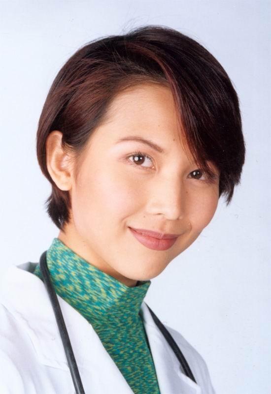 要數在90年代至千禧年代,宜古宜今的TVB女星相信大家定會想起蔡少芬。她飾演的時裝劇經典必定要數《妙手仁心》的Jackie唐姿禮。(網上圖片)