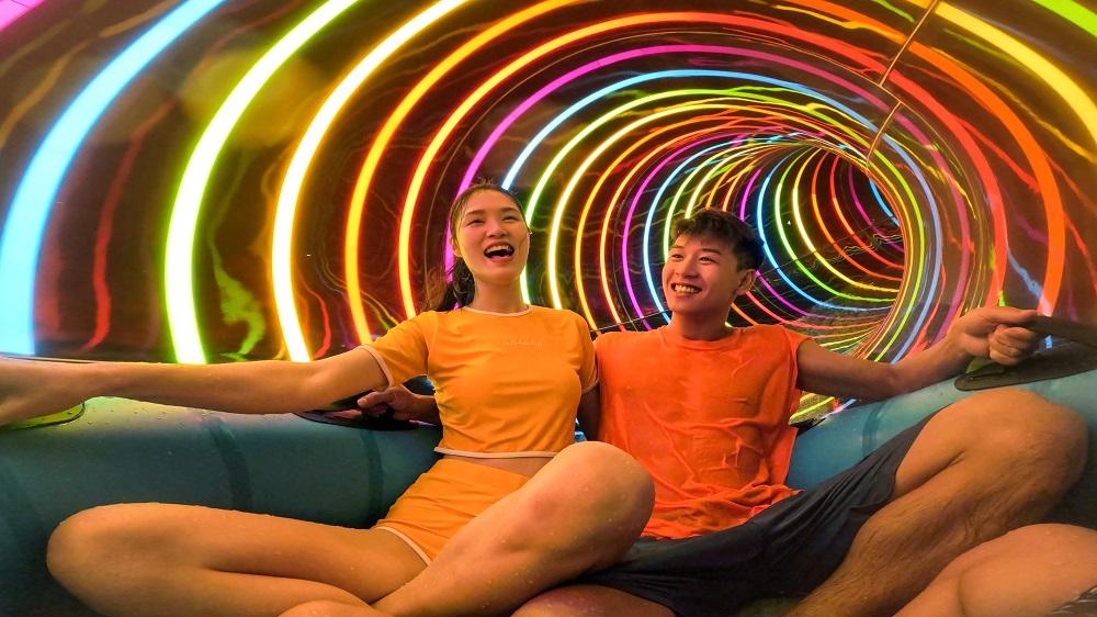 水上樂園│新濠影滙水上樂園--迷失黑洞