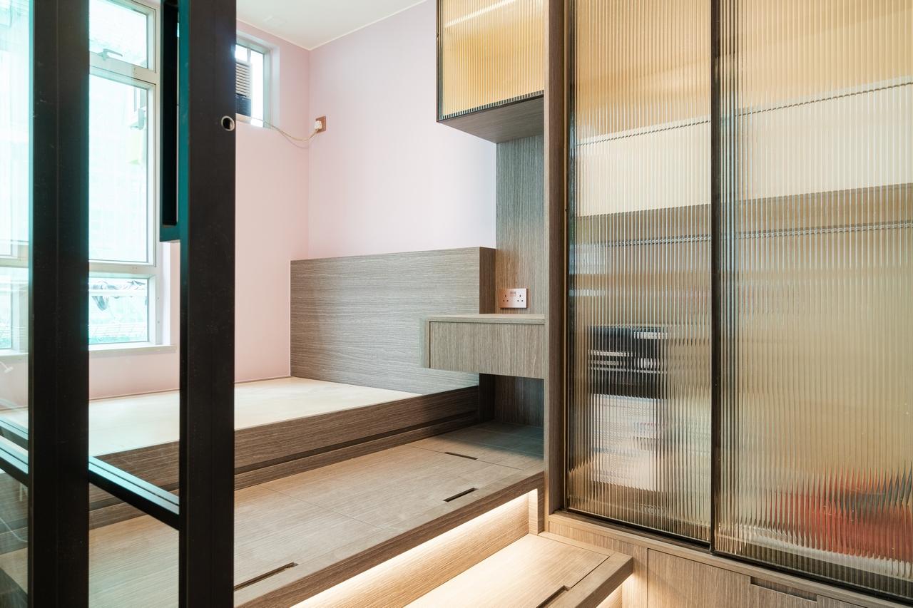 長虹玻璃作衣櫃門亦十分合適