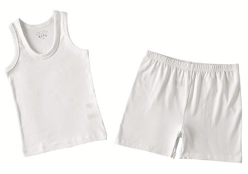 雞仔嘜緻美棉系列的短袖、背心、內褲及平腳馬底褲使用優質純棉布料,既吸汗又透氣,達到國際紡織品安全性的標準,有效減低小孩穿後敏感的情況。