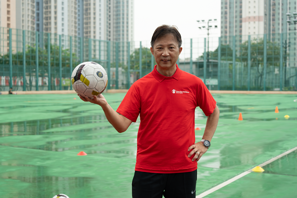 馮永成教練認為,年輕新晉教練應該以熱誠和真心投入教學,而不只「向錢看」。(圖片來源:香港救助兒童會提供)