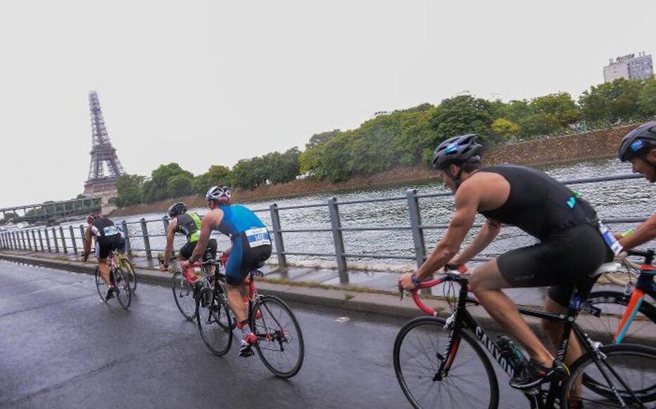 周日(20日)舉行的鐵人三項賽改為僅有自由車和路跑的鐵人兩項賽。(X)