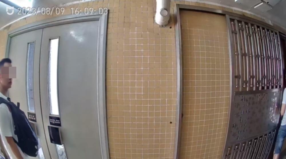 落手賊人已將目標單位鐵閘打開。(大埔人大埔谷@FB)