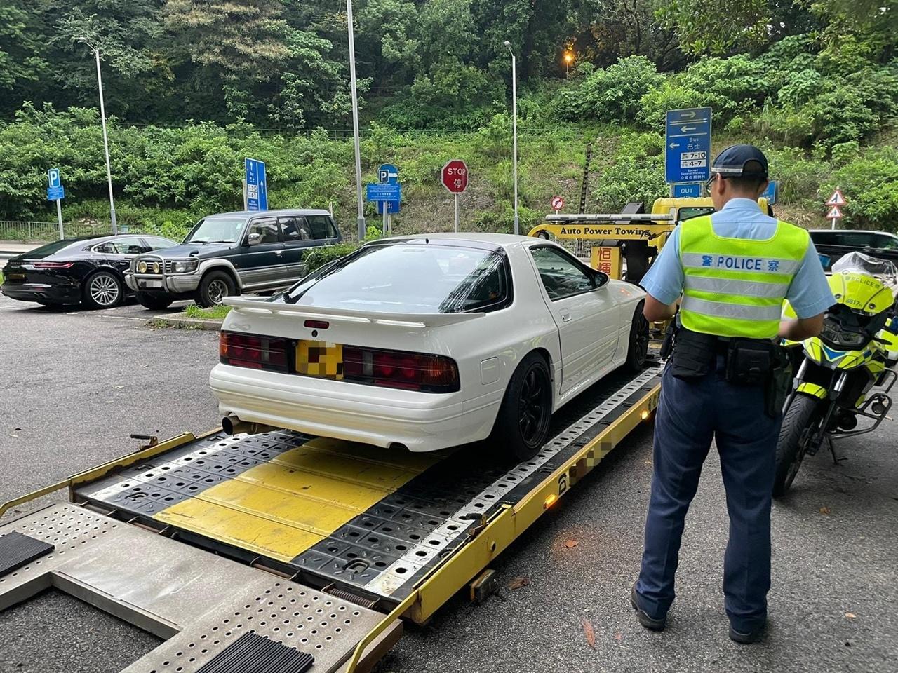 警方:車輛殘缺是違法行為。(警方圖片)