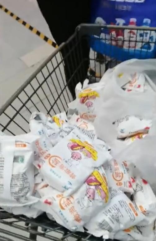 內地及南韓出現搶鹽潮,廣東鹽業:貨源充足。(X)