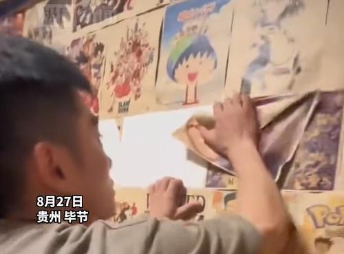 貴州日餐館老闆不滿排核廢水自拆招牌,內地網民嘲:表演型人格。(微博)