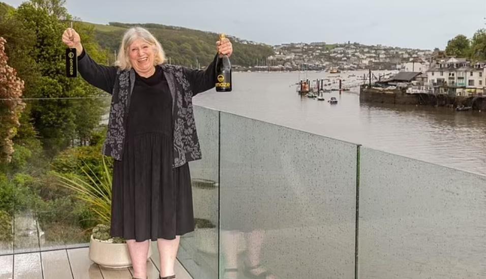 花250蚊抽中4400萬豪宅,英國婆婆放棄享受換錢比子孫。(網上圖片)